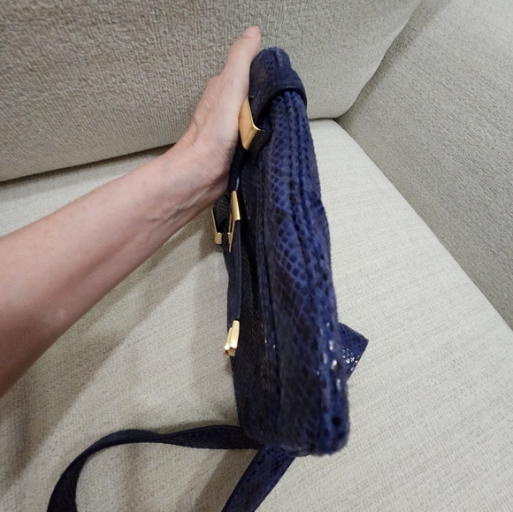 LIKE NEW Michael Kors Blue Leather Crossbody  Bag c - Picture 3 of 9